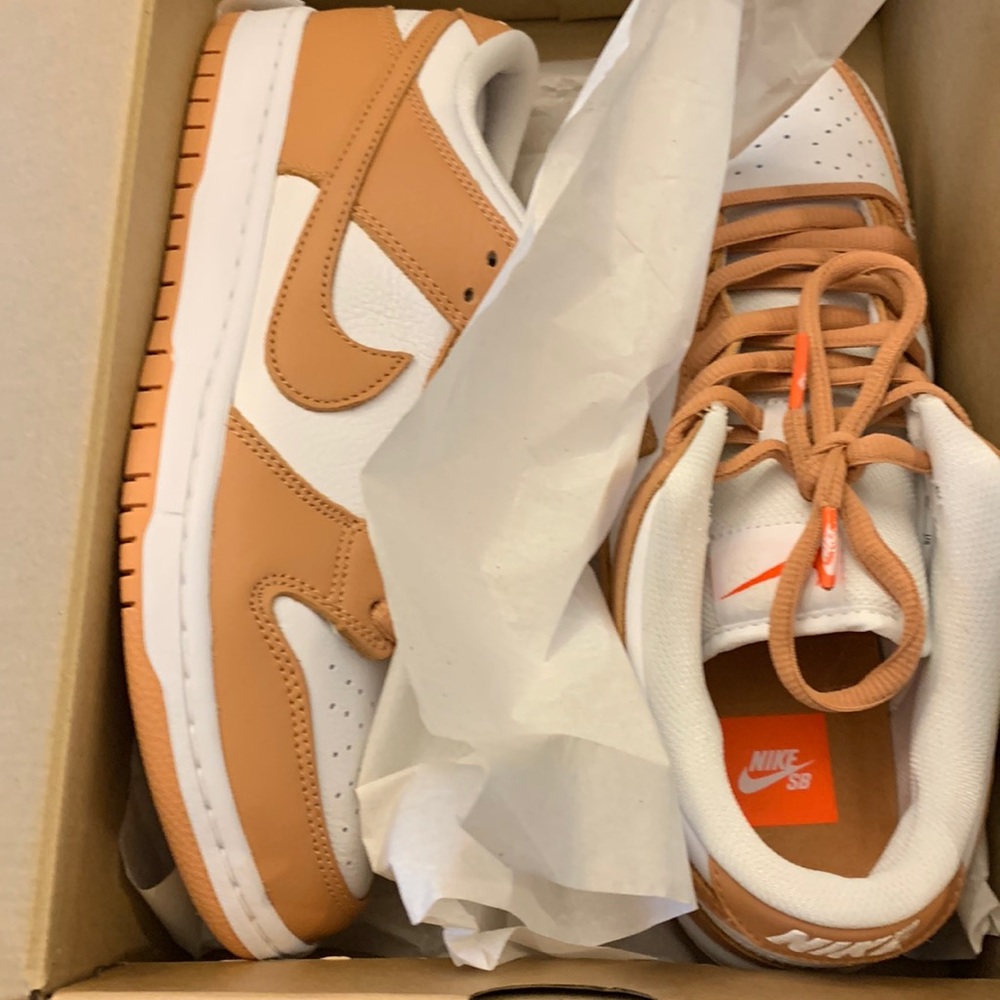 New in box! Men’s Nike SB Dunk Low Pro ISO in cognac. Size 9.5 (Eur 43).